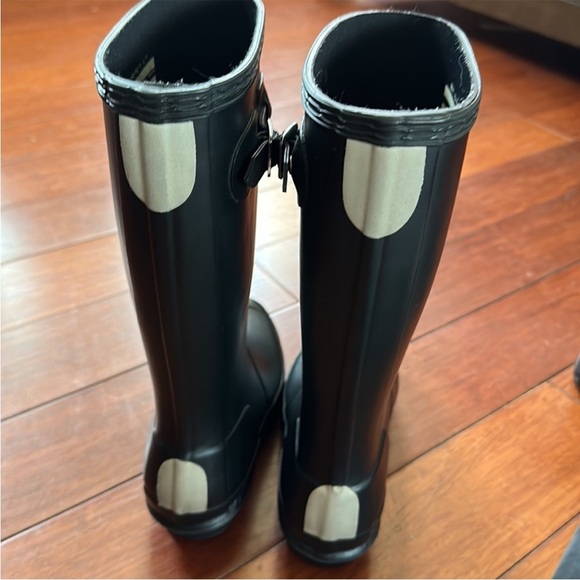 HUNTER rain boots with socks , boot buffer, duffle bag. Size US 3b/4G. Black. - Picture 3 of 7